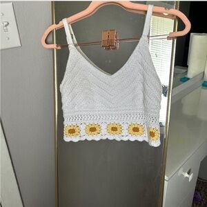 hollister white and yellow crochet crop top with a sunflower trim